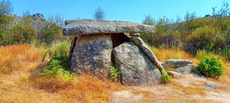 Dolmen Cajirón II (Municipio de Valencia de Alcántara, Extremadura)