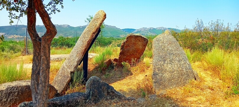 Dolmen Cajirón I (Municipio de Valencia de Alcántara, Extremadura)